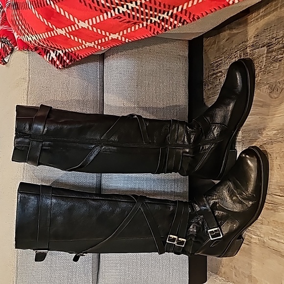 Boot - Picture 1 of 6